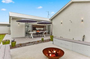 Bright & Easy - Address is 7 Cobb & C Way Pet Friendly Inside